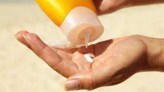 طبيب يكشف عن 3 طرق مفاجئة يتعرض بها الأفراد لأضرار الشمس ..تعرف على التفاصيل