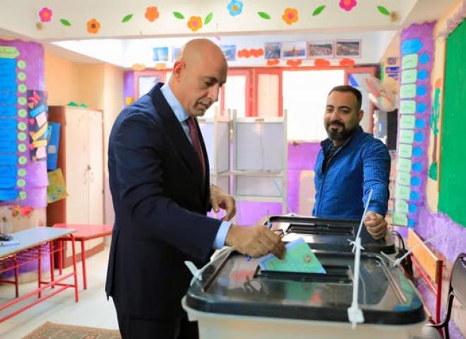 وزير التربية والتعليم يدلي بصوته في انتخابات مجلس النواب بمدرسة رشيد الابتدائية بمصر الجديدة