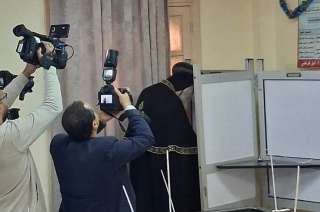 البابا تواضروس خلال الإدلاء بصوته: المشاركة في الانتخابات واجب وطني لبناء المستقبل| صور