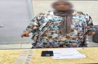 الأمن يضبط ”سمسارة أصوات” في كفر الشيخ متلبسة بتجميع بطاقات السيدات مقابل ”السلع التموينية”