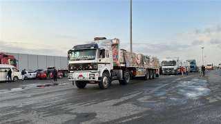 قافلة «زاد العزة» الـ81 تدخل إلى الفلسطينيين في قطاع غزة