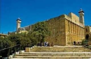 مرصد الأزهر يحذر: إسرائيل تسيطر على الحرم الإبراهيمي وتنتزع صلاحيات الأوقاف الفلسطينية لطمس الهوية الإسلامية