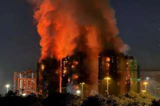 هونج كونج تبدأ فترة حداد 3 أيام على ضحايا حريق المجمع السكني