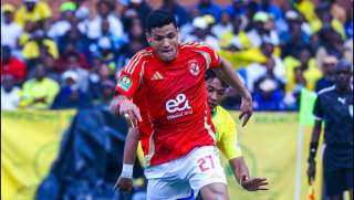 طبيب الأهلي يكشف تفاصيل إصابة مصطفى العش بعد مباراة الجيش الملكي المغربي