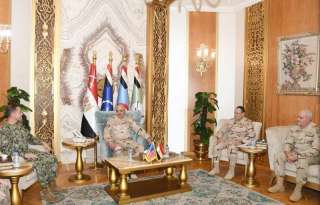 الفريق أحمد خليفة رئيس أركان حرب القوات المسلحة يلتقي قائد القيادة المركزية الأمريكية