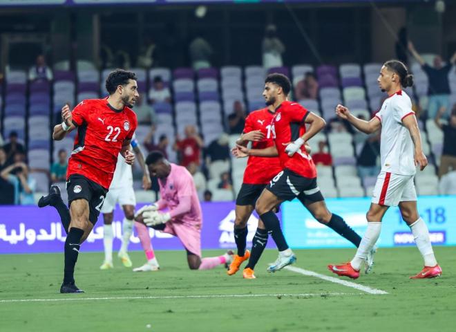 منتخب مصر ينهي صداع الدفاع قبل أمم إفريقيا .. وحلول حسام حسن