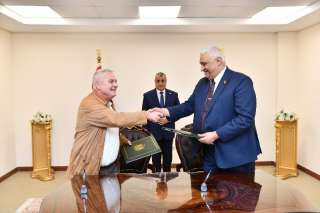 توقيع عقد للتعاون المشترك بين الإنتاج الحربي وإحدى الشركات الأجنبية في مجال التصنيع العسكري