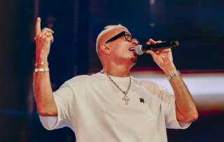 عمرو دياب يتصدر تريند إكس بعد اعتلائه قمة استماعات أنغامي 2025