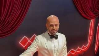 أحمد مراد أول الحضور في العرض الخاص لفيلم الست بطولة منى زكي