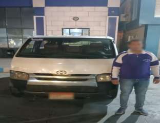 ضبط سائق ميكروباص سبّ سيدة بعد تصوير سيارته لمخالفته التعريفة