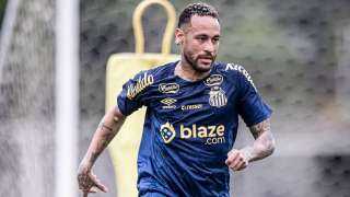 نيمار يساهم في بقاء سانتوس في الدوري البرازيلي ويخضع لجراحة