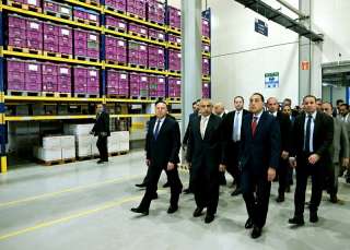 رئيس الوزراء يتفقد أقسام مصنع «ليوني مصر» بمدينة بدر| صور