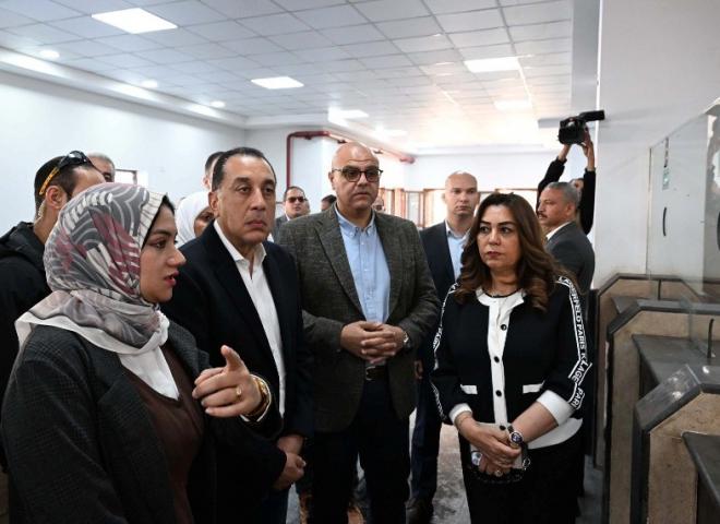 رئيس الوزراء يتفقد المركز التكنولوجي بطحانوب