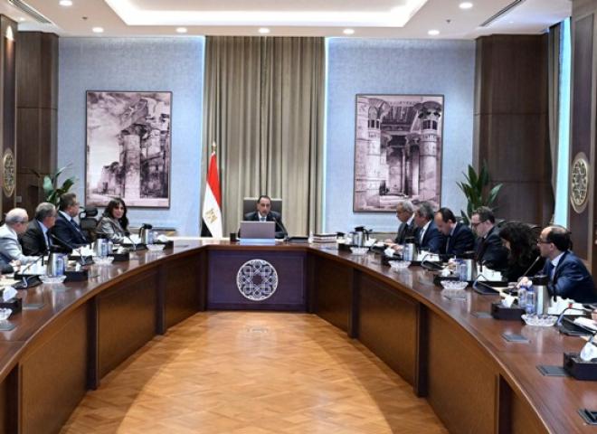 رئيس الوزراء يتابع تنفيذ مُخرجات اللجنة الاستشارية للتنمية العمرانية وتصدير العقار| صور