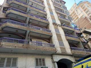 نقل جثمان الفنانة نيفين مندور إلى مشرحة الإسكندرية