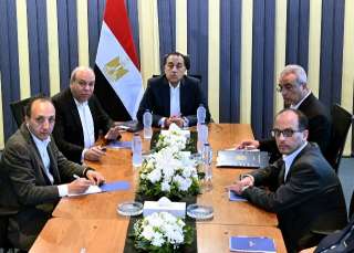 رئيس الوزراء يناقش الرؤية الشاملة وإستراتيجيات تطوير «مصر للطيران»