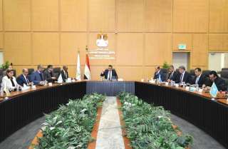 وزير الإسكان يعقد اجتماعا لمتابعة الموقف التنفيذي لمشروعات ”حياة كريمة” لتطوير قرى الريف المصري| صور