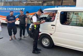 كشف حقيقة ادعاء قائد سيارة نقل بشأن تحرير مخالفات مرورية