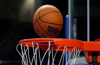 دوري أن بي أيه: كوري يقود ووريرز إلى الفوز وبراون يسجل 50 نقطة لسلتيكس