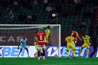 ياسر إبراهيم يحرز الهدف الثاني لمنتخب الفراعنة في مرمى بنين