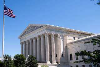 المحكمة العليا الأمريكية تحسم اليوم قانونية رسوم ترامب الجمركية وسط تداعيات اقتصادية واسعة