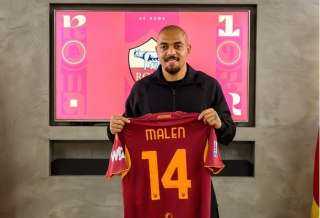 روما يضم دونيل مالين مهاجم أستون فيلا