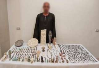 سقوط تاجر آثار وبحوزته 526 قطعة فرعونية داخل مسكنه بالمنيا