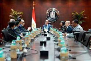 الخطيب يبحث مع ”ايفولف” و”ستونيكس” الاستثمار في مجال الذهب