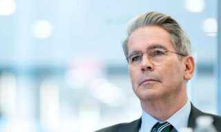 وزير الخزانة الأمريكي يطمئن أوروبا رغم توترات الرسوم الجمركية لجرينلاند