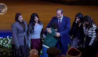 علي نجل الشهيد رامى هلال يطلب مصافحة الرئيس ويقول: ”أنا عاوز أشتغل ضابط زي بابا عشان أحمي مصر”