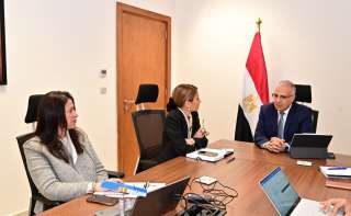 وزير الري يؤكد مواصلة التعاون مع اليونسكو بمجالات الموارد المائية