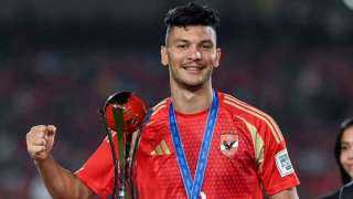 محاولات مكثفة في الأهلي لحل أزمة داري.. وطلبات المدافع المغربي