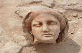 «الملكة التى صنعت قدرها».. كُتيب يعيد كليوباترا السابعة لسابق أمجادها