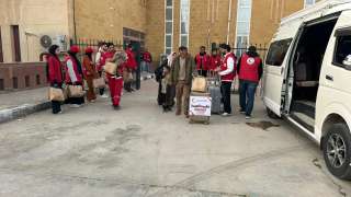 الهلال الأحمر يواصل تقديم خدماته للأشقاء الفلسطينيين والدفع بالمساعدات عبر قافلة «زاد العزة» 130|صور