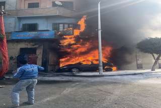 إخماد حريق التهم سيارة وطابقًا أرضيًا بلوكاندة في وسط البلد