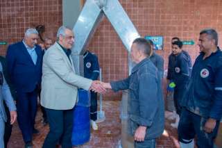 وزير الإنتاج الحربي يستهل أولى جولاته للشركات بـشركة أبو زعبل للكيماويات المتخصصة