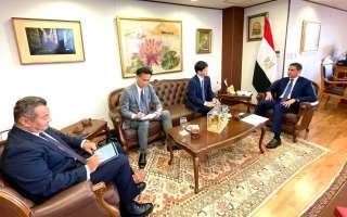 سفير مصر باليابان يبحث توسيع التعاون في النقل البحري والخدمات اللوجستية