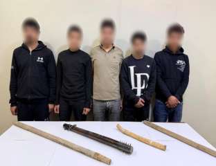 خلاف على أرض يتحول لاعتداء وضرب وتحطيم سيارات بالإسماعيلية.. والأمن يتدخل