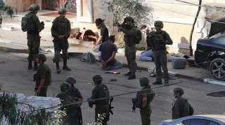 قوات الاحتلال تعتقل ما لايقل عن 16 فلسطينيًا من الضفة وعشرات المستوطنين يقتحمون باحات الاقصى