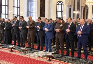 المتحدث الرئاسي ينشر صور الرئيس السيسي يؤدي صلاة الجمعة بمسجد المشير طنطاوي