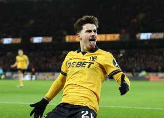 مدرب وولفرهامبتون: يتعين علينا الاستمتاع بالفوز على ليفربول