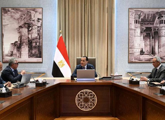 رئيس الوزراء يتابع الموقف التنفيذي لمشروعات المنطقة الاقتصادية لقناة السويس