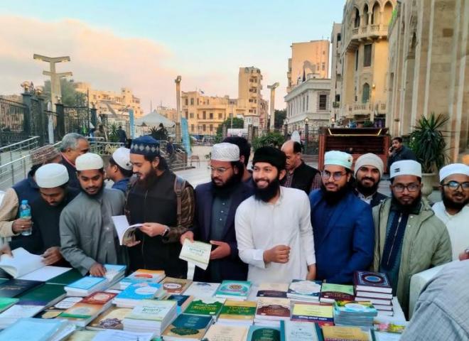 إقبال متزايد على معرض المجلس الأعلى للشئون الإسلامية بمسجد السيدة زينب بالقاهرة |صور