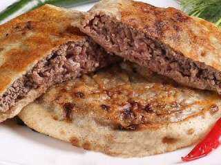 الحواوشي البلدي في الفرن.. طعم المحلات لإفطار رمضان بشكل صحي