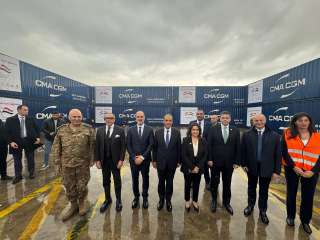 وزير الخارجية يسلم لبنان 1000 طن من المساعدات الإغاثية خلال زيارته لبيروت|صور