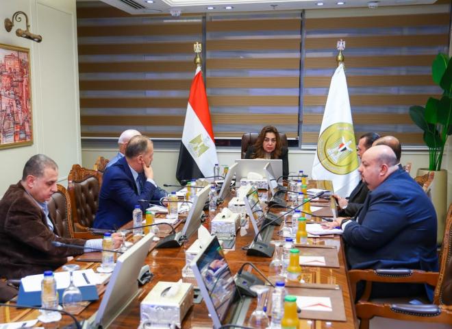 وزيرة التنمية المحلية والبيئة تعقد اجتماعًا مع القيادات لمناقشة ملامح الرؤية الاستراتيجية للوزارة 2026–2030