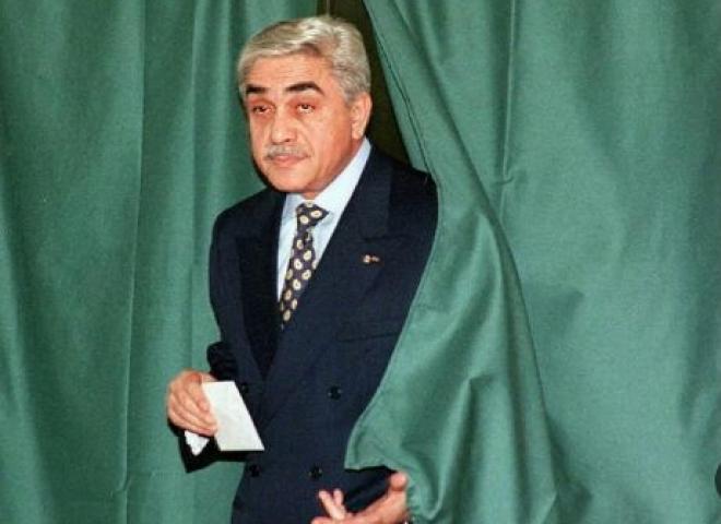 وفاة الرئيس الجزائري السابق اليامين زروال عن 84 عامًا