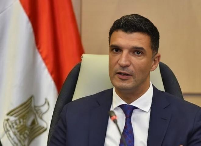 النائب حسين أبو العطا يعزي المهندس خالد هاشم وزير الصناعة في وفاة والدته