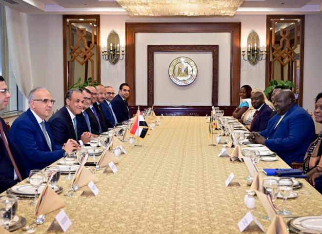 مصر تؤكد استعدادها لتمويل مشروعات البنية التحتية المرتبطة بالمياه في حوض النيل بأوغندا