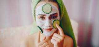 ​ماسك ”الزبادي بالخيار”.. هل صمدت الوصفة الكلاسيكية أمام ثورة التجميل الحديثة؟